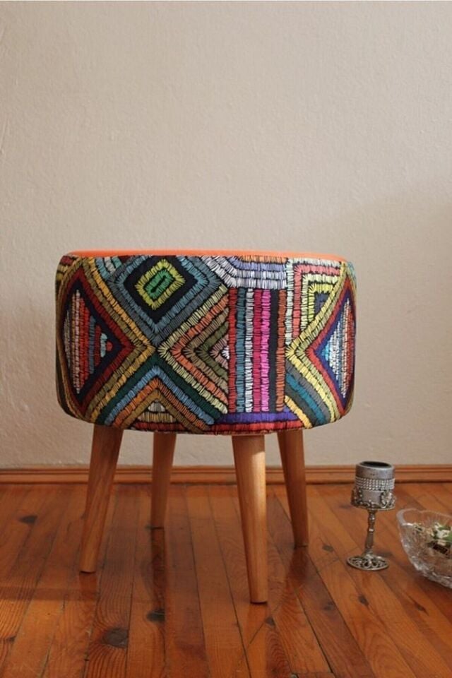 Gürgen Retro Ahşap Ayaklı Dekoratif Etnik Kiremit Desenli Puf Bench Koltuk Sandalye