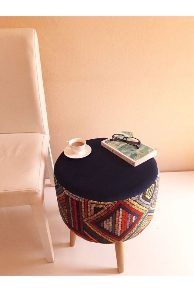 Gürgen Retro Ahşap Ayaklı Dekoratif Etnik Üst Lacivert Desenli Silindir Puf Bench Koltuk Sandalye lacivert üst etnik puf-naturel ayak - Tek Ebat
